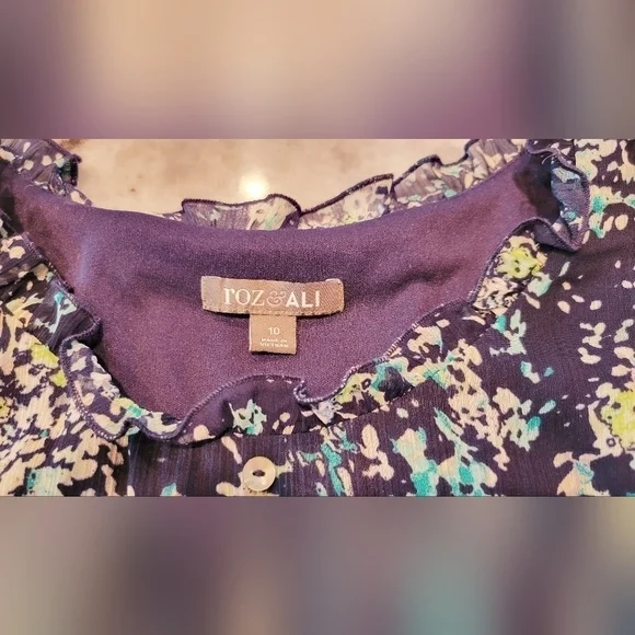 Sleeveless Roz & Ali Flutter Dress - Picture 3 of 6